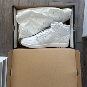NEW White Air Jordan 1 Mid